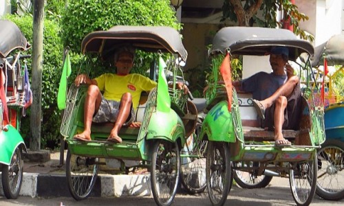 Zdjecie INDONEZJA / Jawa / Yogyakarta / becak - indonezyjska takswka