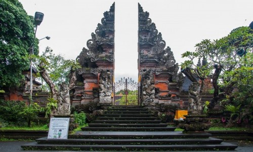 Zdjęcie INDONEZJA / Bali /  Ubud / Balijska brama
