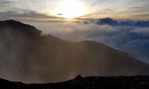Zdjcie INDONEZJA / Sumatra Zachodnia / Gunung Marapi / Wschd soca ze szczytu Marapi