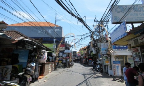 Zdjcie INDONEZJA / Bali / Kuta Pantai / Uliczka handlowa