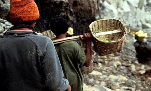Zdjecie INDONEZJA / Jawa / Ijen / Ijen, Siarka, zloto biedoty
