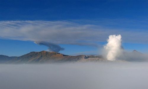 Zdjecie INDONEZJA / Bromo / Cemoro Lawang / Poranny widok z okna hotelu Lava View Lodge