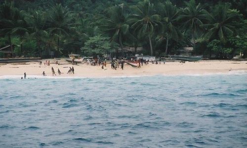 Zdjecie INDONEZJA / West Papua / Biak-Moasbipondi / Równikowa wyspa