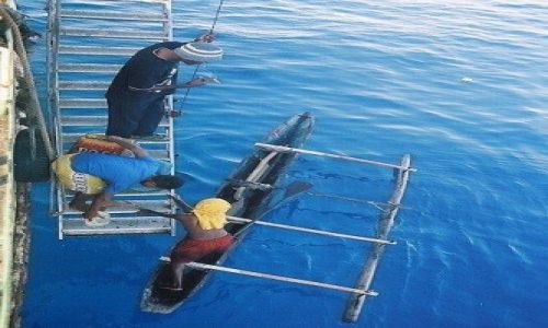 Zdjecie INDONEZJA / West Papua / Biak-Moasbipondi / Załadunek