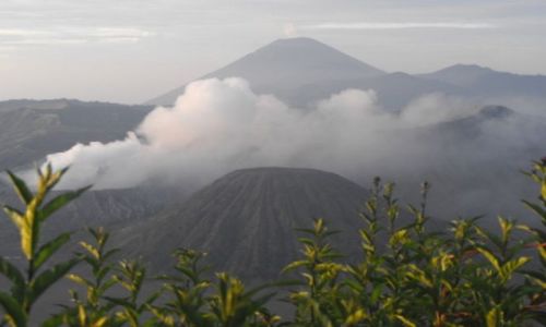Zdjcie INDONEZJA / wsch .Jawa / Bromo / cigle czynny wulkan Bromo