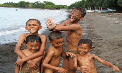 Zdjecie INDONEZJA / Indonezja / LOVINA / Czorty wcielone