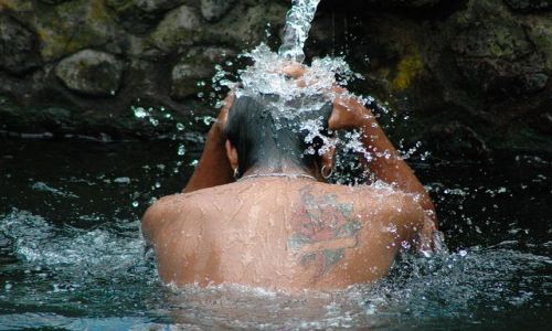 Zdjecie INDONEZJA / Bali / Bali / Zimny prysznic