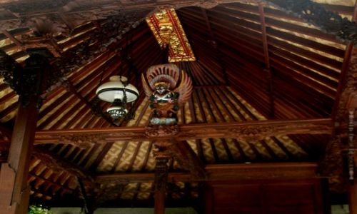 Zdj�cie INDONEZJA / Bali / Ubut, okolice / ... pod dachem domu bez �cian....