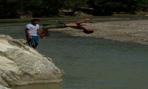 Zdjecie INDONEZJA / Timor Zachodni / gdzie na drodze do Soe / ... salto...