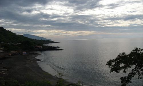 Zdjcie INDONEZJA / Lembata / Lalamera / ... chodny, 30 stopniowy poranek....
