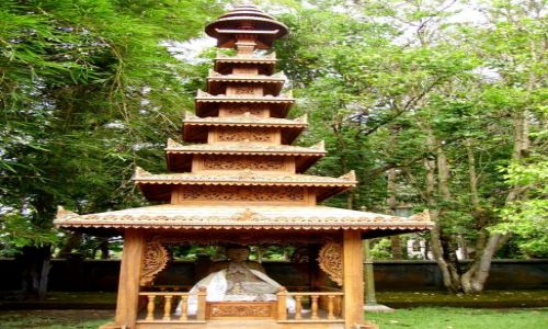 Zdjęcie INDONEZJA / Jawa / po drodze do Prambanan / mała ale piękna świątynia tuż za Borobudur