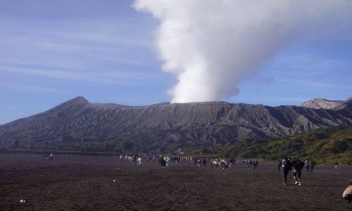Zdjęcie INDONEZJA / Jawa / kaldera / przed nami Bromo