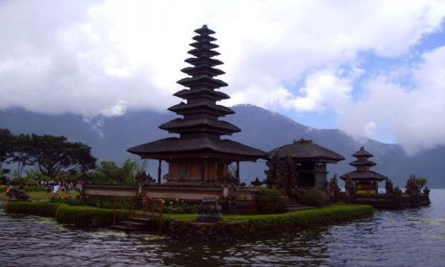 Zdjcie INDONEZJA / Bali / jezioro Danau Batur / witynia Pura Ulun Danau Batur