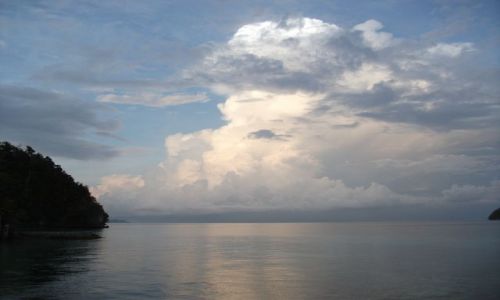Zdjcie INDONEZJA / Togian Islands (Sulawesi) / Kadidiri / ... niebo ...