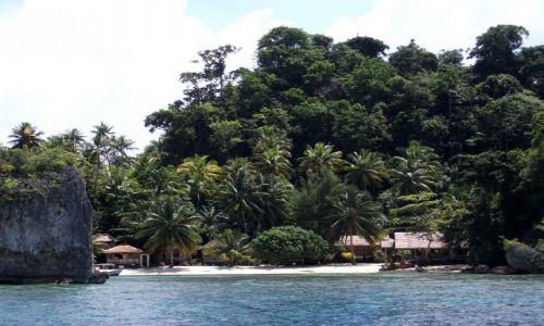 Zdjcie INDONEZJA / Togian Islands (Sulawesi) / Kadidiri / ... do brzegu labiryntem rafy ....