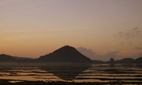 Zdjecie INDONEZJA / wyspa Lombok / Kuta Beach / wschd soca  