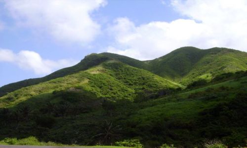Zdjęcie INDONEZJA / wyspa Lombok / Mawun Beach / zielone wzgórza nad Mawun Beach