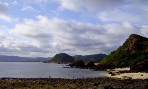 Zdjcie INDONEZJA / wyspa Lombok / Kuta Beach / druga strona zatoki