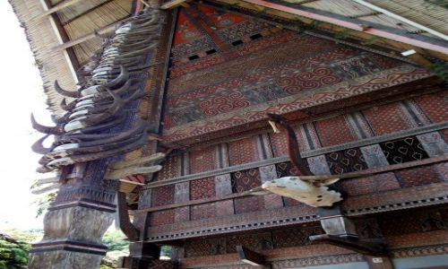 Zdjcie INDONEZJA / Tana Toraja, Sulawesi (Celebes) / Kete Kesu / ... fasada domu ...