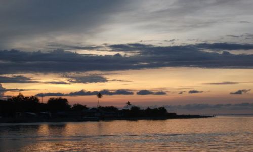 Zdjcie INDONEZJA / Sulawesi (Celebes) / Ampana / ... zmierzch ...