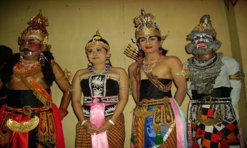 Zdjcie INDONEZJA / Jawa / Yogyakarta / tancerze z balety Ramayana