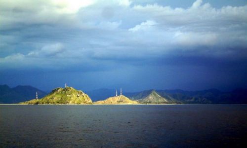 Zdjęcie INDONEZJA / Małe Wyspy Sundajskie (Nusa Tengara) / Sumbawa / ... przed nawałnicą ...