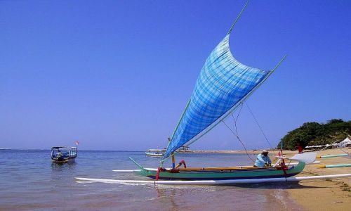 Zdjecie INDONEZJA / Bali / na play w Sanur / przygotowania przed rejsem
