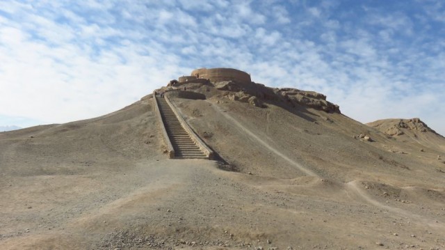 Zdj cia: Jazd, Wieża milczenia - tu zoroastrianie zostawiali ciała swoich zmarłych ptakom na pożarcie, IRAN Zdj cia: Jazd, Wieża milczenia - tu zoroastrianie zostawiali ciała swoich zmarłych ptakom na pożarcie, IRAN