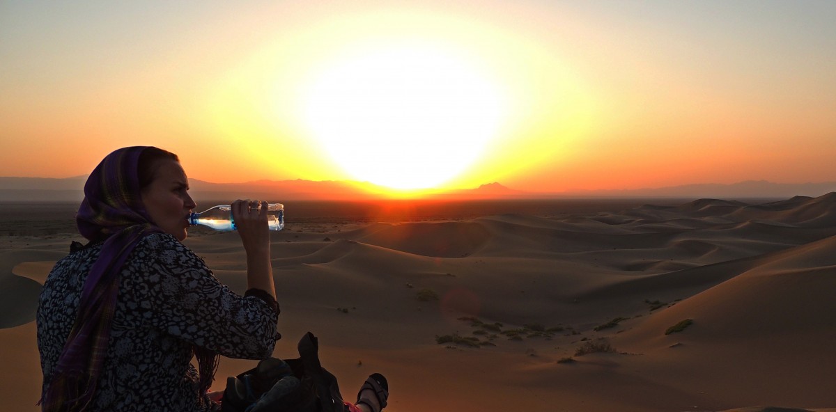 Zdjęcia: pustynia 150 km za Yazd, Yazd, Wytchnienie, IRAN Zdjęcia: pustynia 150 km za Yazd, Yazd, Wytchnienie, IRAN