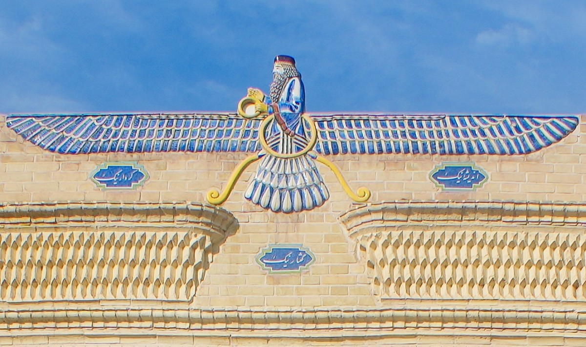 Zdjęcia: Yazd, Ostan Yazd, Faravahar- symbol religijny zaratusztrianizmu, IRAN Zdjęcia: Yazd, Ostan Yazd, Faravahar- symbol religijny zaratusztrianizmu, IRAN