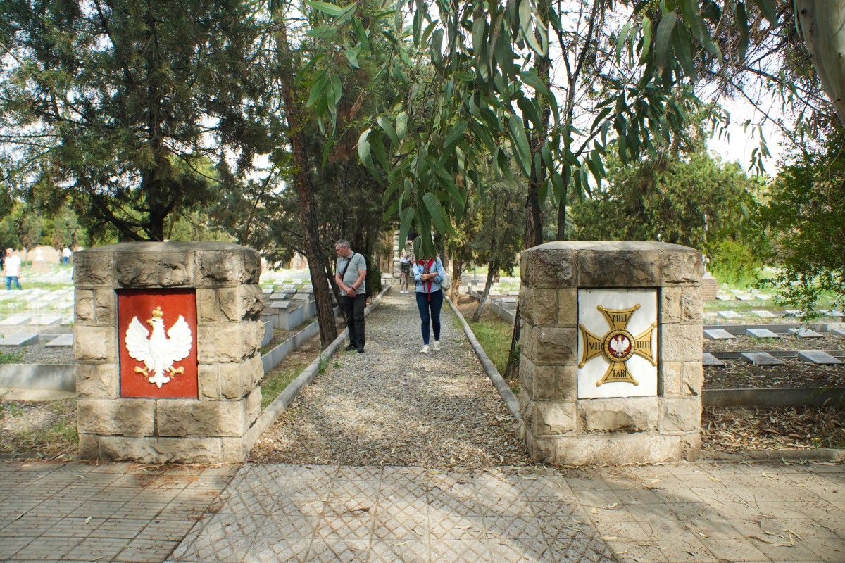 Zdjęcia: Polski Cmentarz Wojenny Dulab , Teheran, Polski Cmentarz w Teheranie, IRAN Zdjęcia: Polski Cmentarz Wojenny Dulab , Teheran, Polski Cmentarz w Teheranie, IRAN