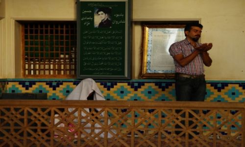 Zdjęcie IRAN / - / Abyaneh / Modlitwa