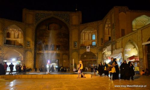 Zdjecie IRAN / Iran / Isfahan - wejcie na bazar / W krlestwie bani tysica i jednej nocy ... 