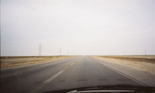 Zdjęcie IRAN / Poludniowo-zachodni Iran / Droga z ABADANU na wschud / Dlugie proste przez pustynie