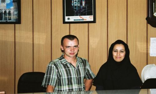 Zdjecie IRAN / poludniowo- zachodni iran / w recepcji hotelu kolo BANDAR KHUR / Piekna iranka