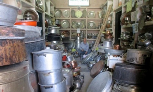 Zdjęcie IRAN / Kerman / Bazar / Może naczynko?