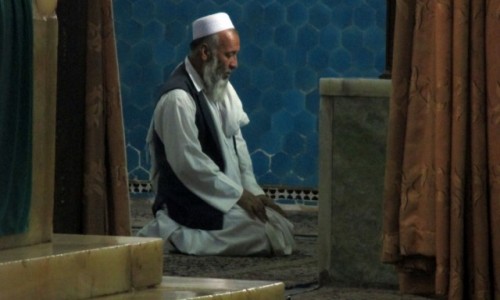 Zdjcie IRAN / Mahan / Mauzoleum Szaha Nematollaha Vali / W skupieniu