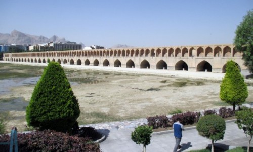 Zdjecie IRAN / Esfahan / Rzeka Zajadane / Most Si-jo-se-pol