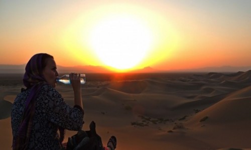 Zdjcie IRAN / Yazd / pustynia 150 km za Yazd / Wytchnienie