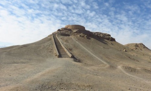 Zdjcie IRAN / - / Jazd / Wiea milczenia - tu zoroastrianie zostawiali ciaa swoich zmarych ptakom na poarcie