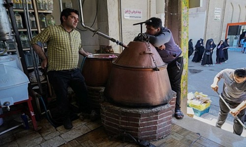 Zdjcie IRAN / pn. Iran / Kāshān / Destylarnia