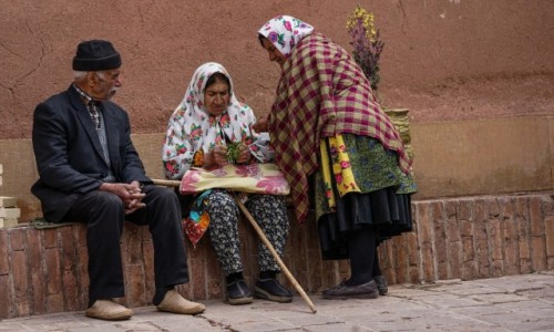 Zdjecie IRAN / pn. Iran / Abyaneh / Ssiedzkie plotki...