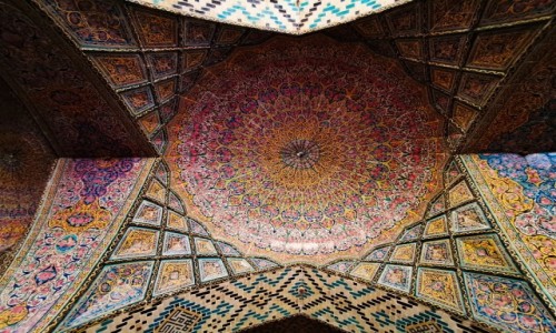 Zdjęcie IRAN / Ostan Fars / Sziraz, Różowy Meczet / Patrząc w górę