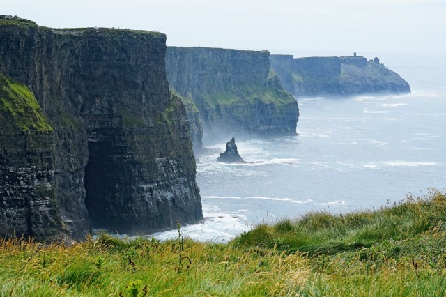 Zdj cia: Doolin, Hrabstwo Clare, Klify Moheru w lekkiej mgle, IRLANDIA