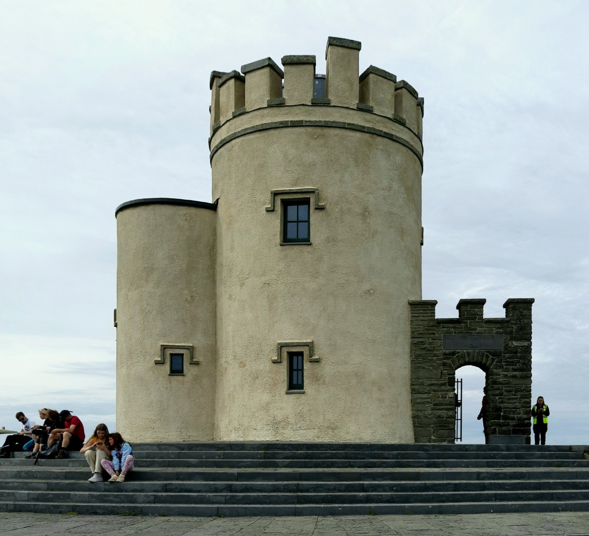 Zdjęcia: Klify Moheru, Hrabstwo Clare, Moher Tower, czyli wieża O’Brien, IRLANDIA Zdjęcia: Klify Moheru, Hrabstwo Clare, Moher Tower, czyli wieża O’Brien, IRLANDIA