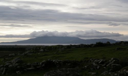 Zdjecie IRLANDIA / co. Mayo / niedaleko od Louisburgh / zachmurzona Clare Island