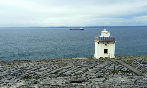 Zdjcie IRLANDIA / Hrabstwo Clare / Park Narodowy Burren / Latarnia  morska Black Head (raczej latarenka)