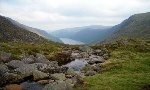 Zdjęcie IRLANDIA / Hrabstwo Wicklow / Gory Wicklow / Dolinka Glendalough z drugiej strony