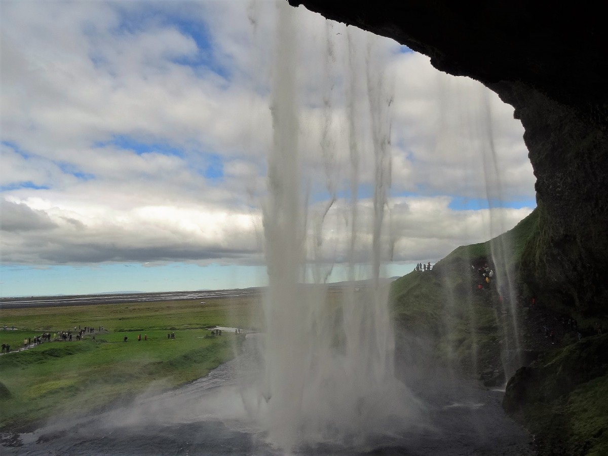 Zdjęcia: za wodospadem, obok kilku innych, południe wyspy, Zza welonu Seljalandsfoss , ISLANDIA Zdjęcia: za wodospadem, obok kilku innych, południe wyspy, Zza welonu Seljalandsfoss , ISLANDIA