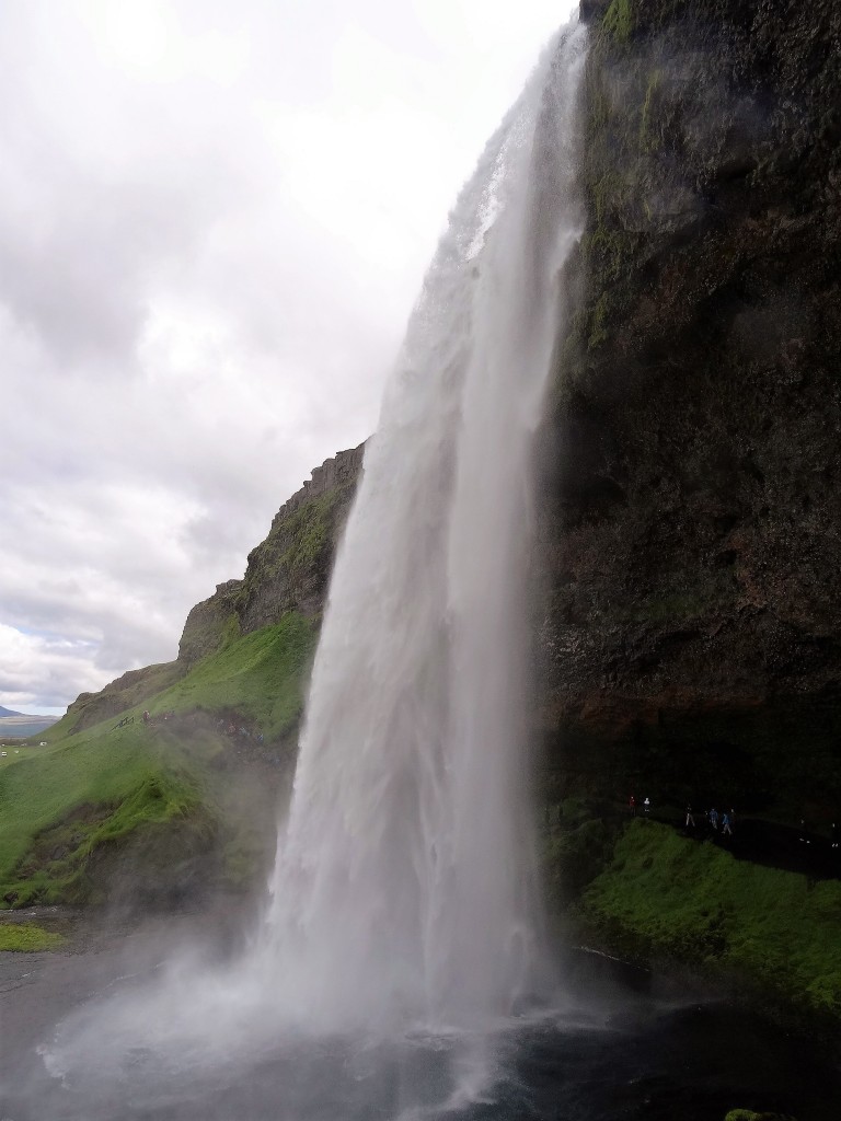 Zdjęcia: tym razem przed wodospadem, południe wyspy, Najpiękniejsze wodospady Islandii: romantyczny Seljalandfoss, ISLANDIA Zdjęcia: tym razem przed wodospadem, południe wyspy, Najpiękniejsze wodospady Islandii: romantyczny Seljalandfoss, ISLANDIA